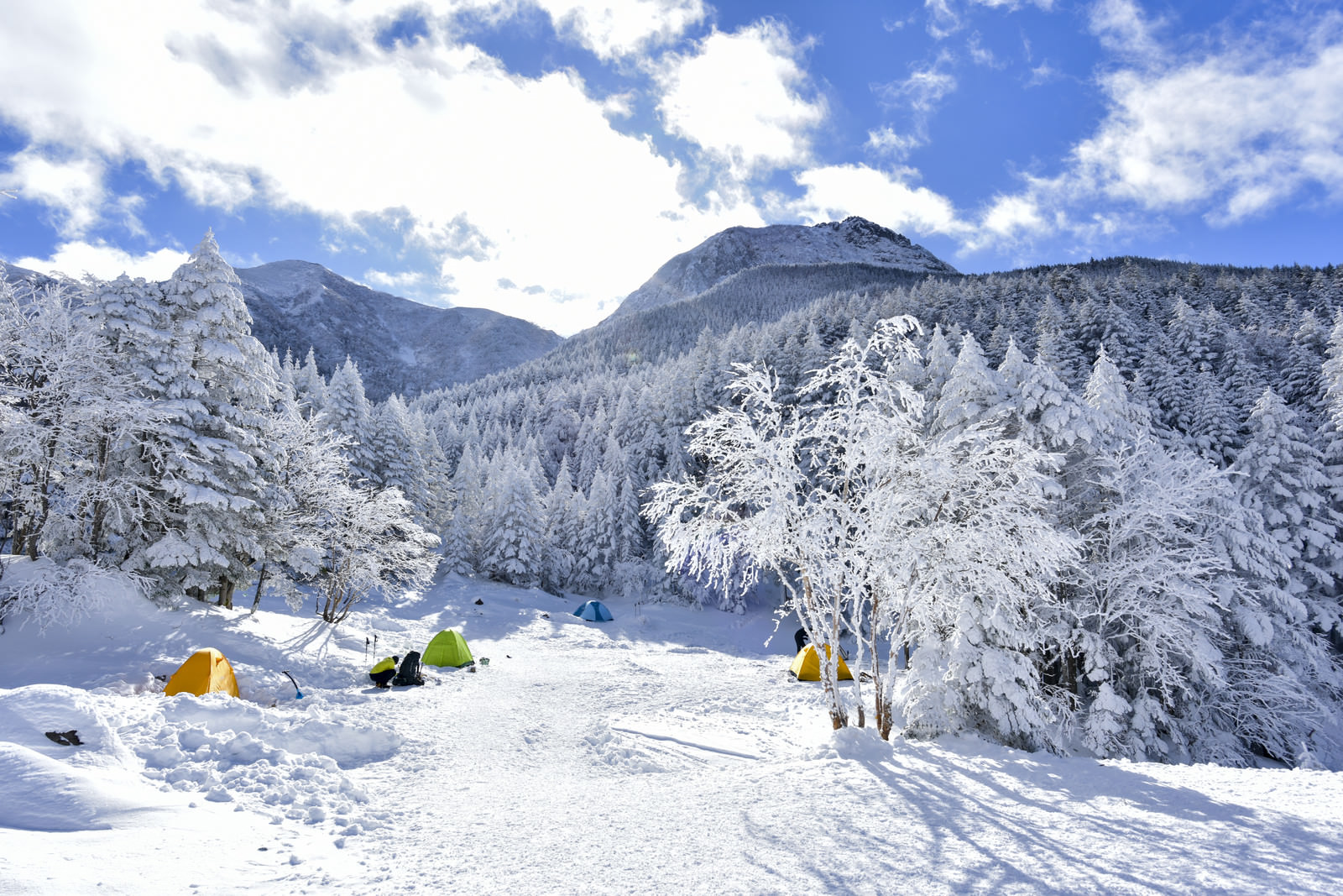 雪山でテント泊